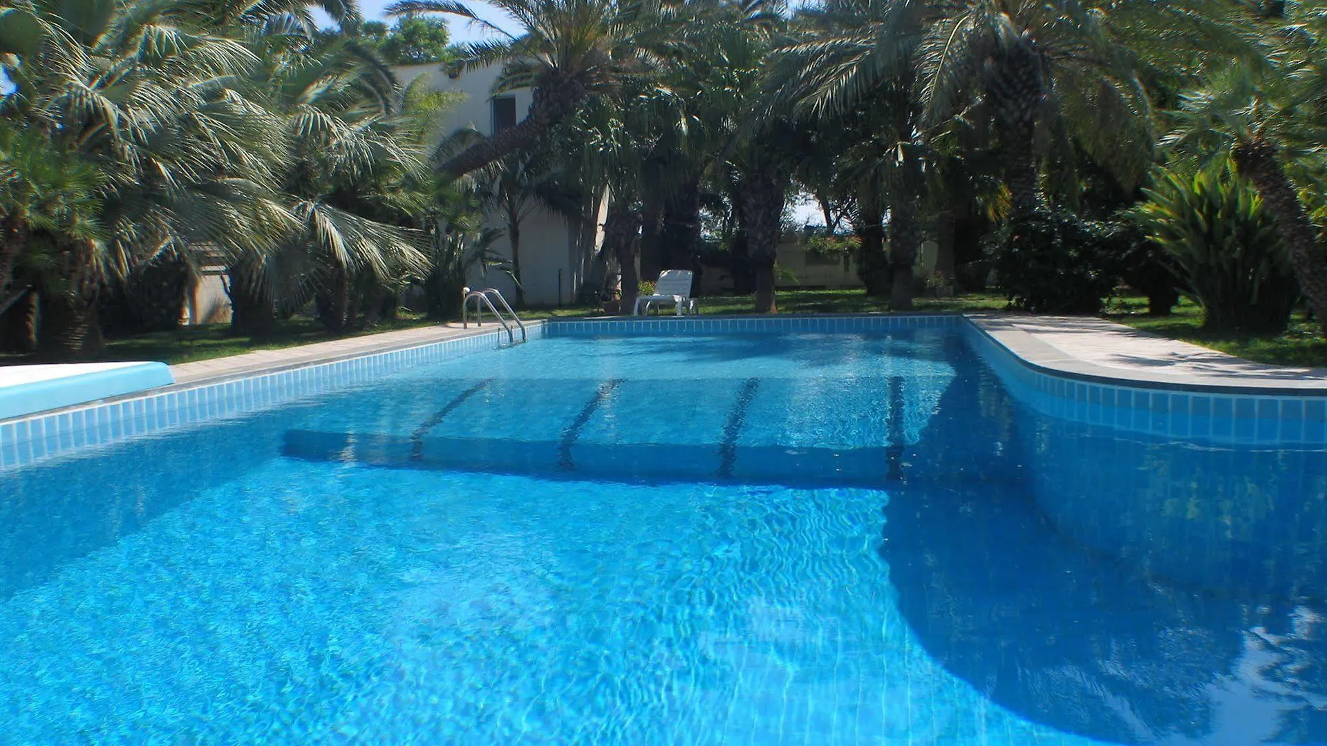 *** Aparthotel Cuore Di Palme Floridia Italy